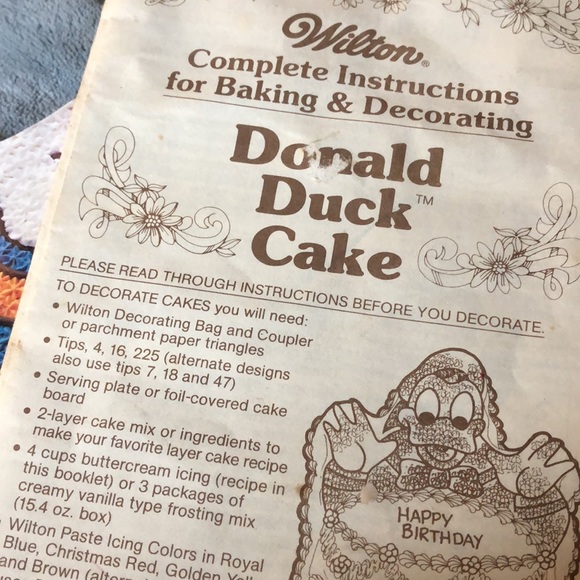 Vintage Wilton Disney Donald Duck with Birthday Cake Pan (502-3681, 1983) - Picture 7 of 7